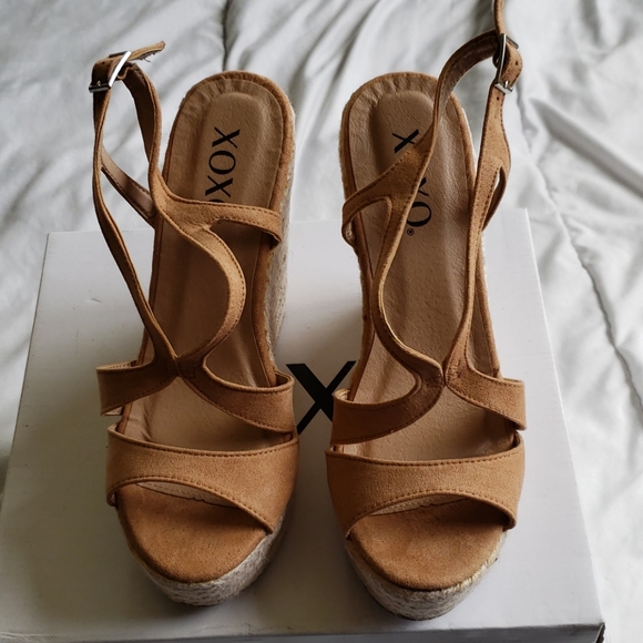 XOXO wedges NIB - Picture 2 of 4
